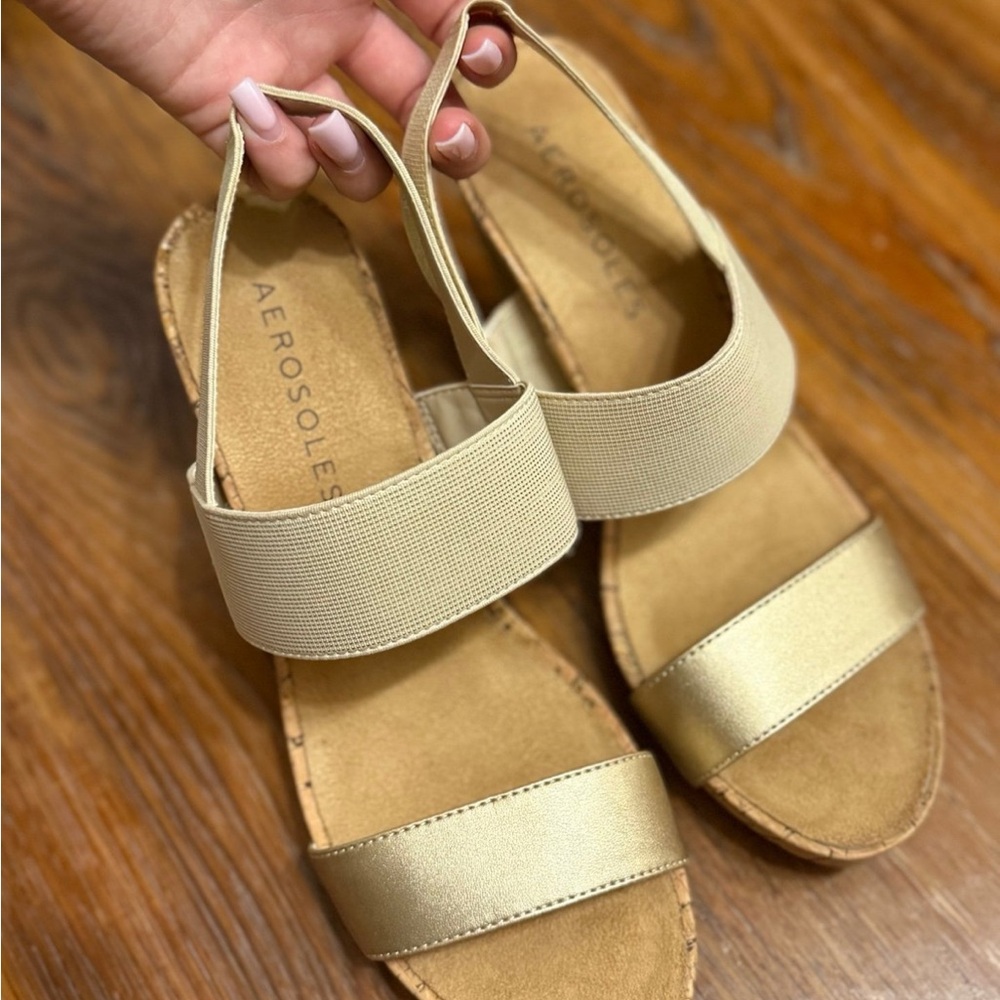 AEROSOLES Women's Cream and Gold Sandals